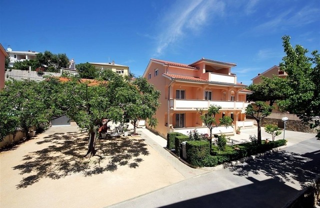 Apartment in Palit with Terrace, Air condition, WIFI, Dishwasher (820-2)