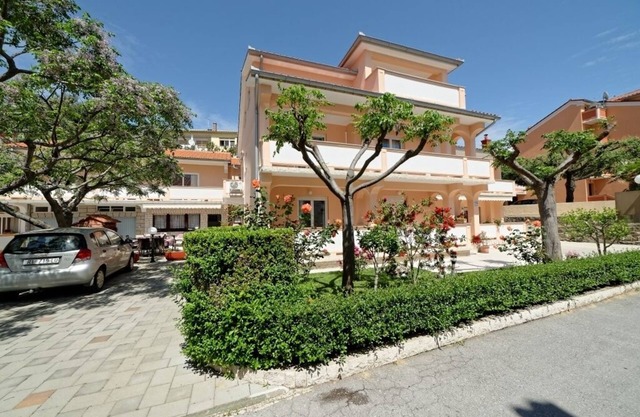 Apartment in Palit with Terrace, Air condition, WIFI, Dishwasher (820-3)