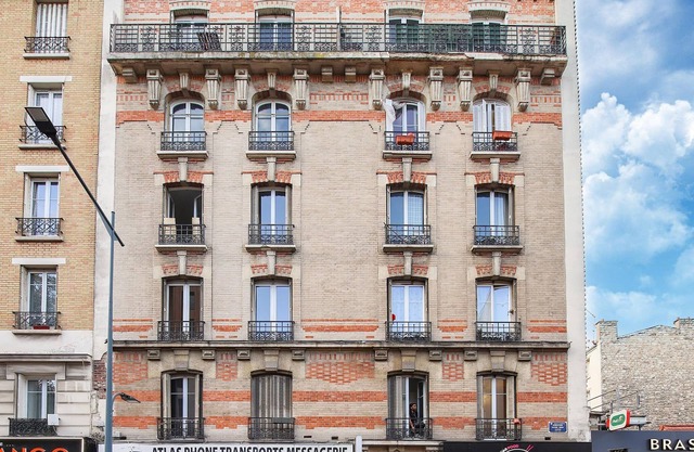 Apartment in Paris near Line 14 Metro