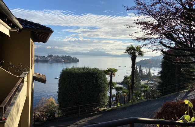 Apartment in Residence in Stresa Borromeo Islands view, private garden and PARK