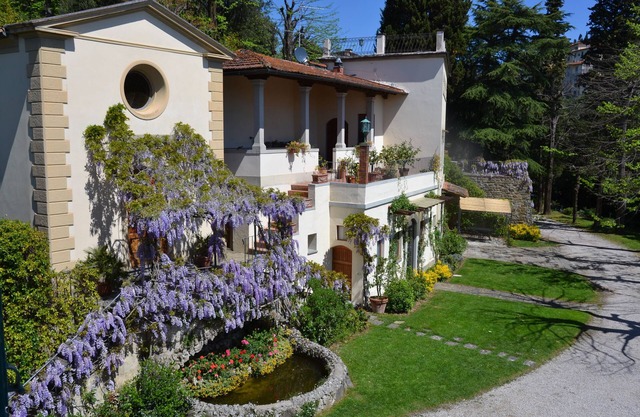 Apartment in villa with garden and view over Florence