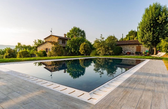Apartment in villa with pool at walking distance from Todi center