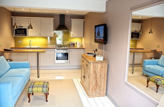 Apartment Just Minutes from Salisbury & Stonehenge with Countryside Views