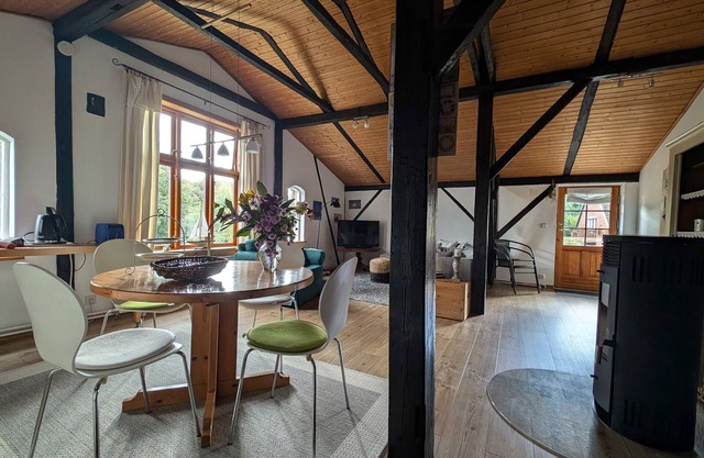 Apartment 'Kleines Quickborn' with Balcony and Wi-Fi