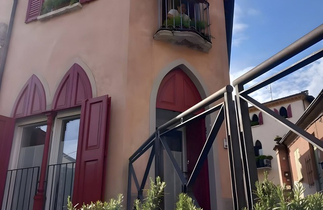 Apartment 'La Casina Delle Olghe 3' with Balcony, Wi-Fi and Air Conditioning