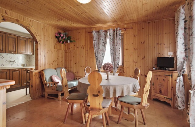 Apartment 'La Maison Du Bonheur Lillaz' with Mountain View, Shared Garden and Balcony