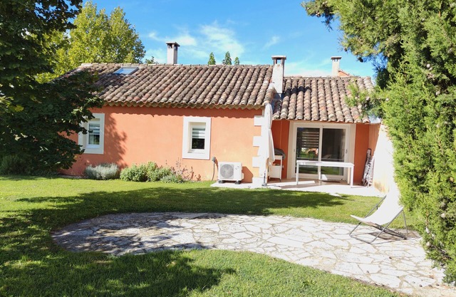 Apartment 'Le Ventoux' with Mountain View, Wi-Fi and Air Conditioning