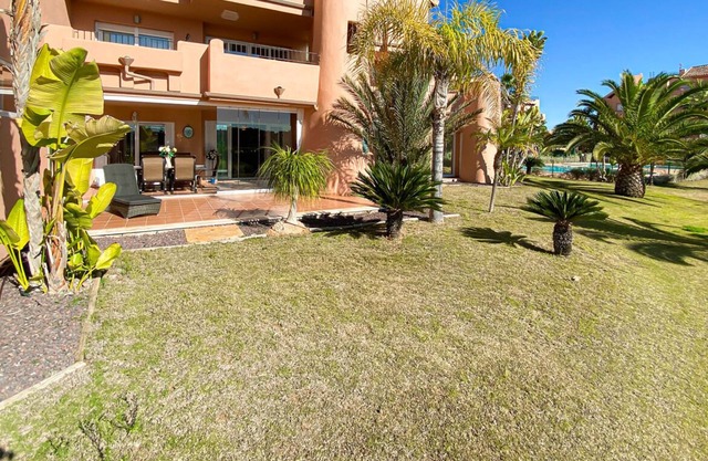 Apartment "Luxury South Facing GroundFloor" with Lake View, Pool & Wi-Fi
