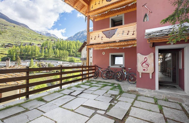 Apartment 'Maison De La Musique' with Mountain View, Shared Terrace and Wi-Fi