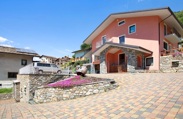 Apartment "Maison Povil" with Mountain View, Private Garden & Wi-Fi