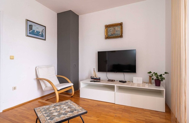 Apartment Marisol - One Bedroom Apartment with Balcony and Sea View