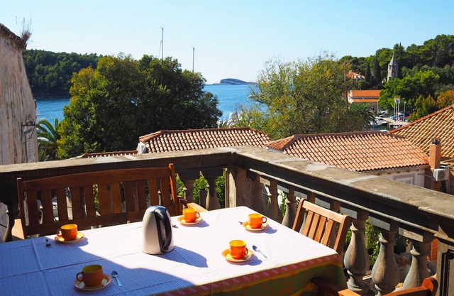 Apartment Mengula - Two Bedroom Apartment with Terrace and Sea View