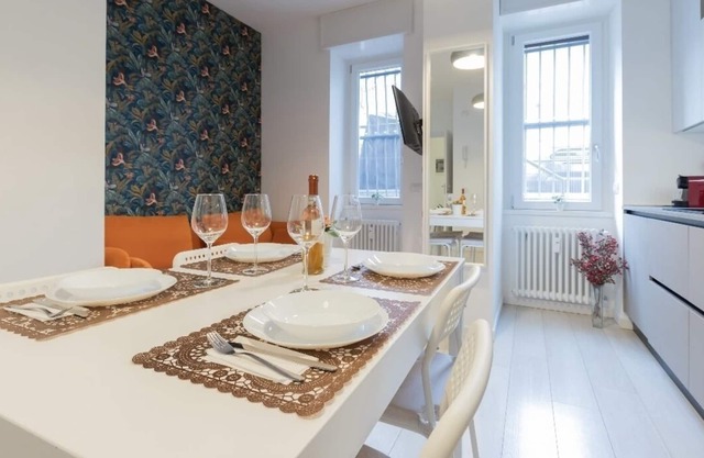 Apartment 'Metro-navigli-universita' with Shared Garden, Wi-Fi and Air Conditioning