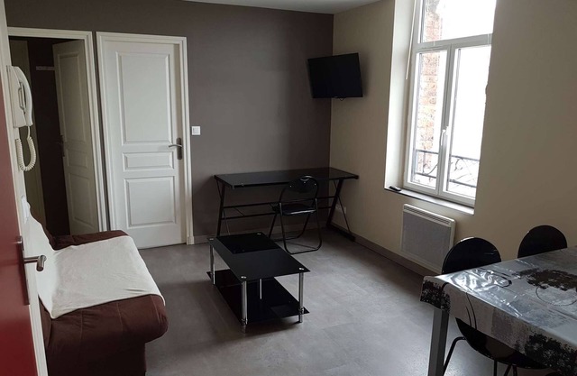 Apartment n°4 (2/4 P.) on 2nd floor without elevator