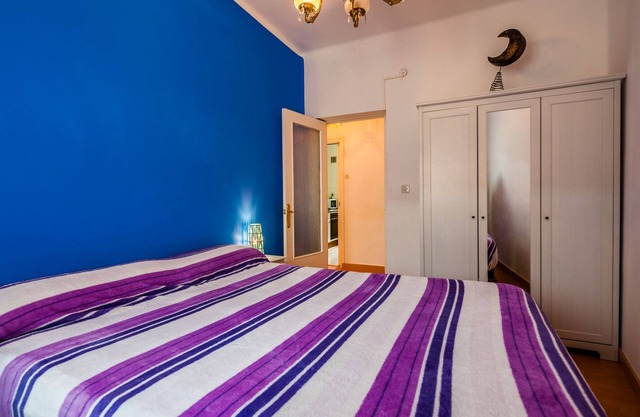 Apartment on the Santoña promenade, a few meters from the port and beach. WIFI