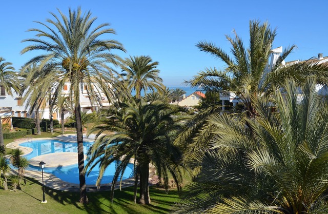 Apartment on the sea with wifi, 2 bedrooms, 2 air conditioning, 2 pools, mountain and sea views