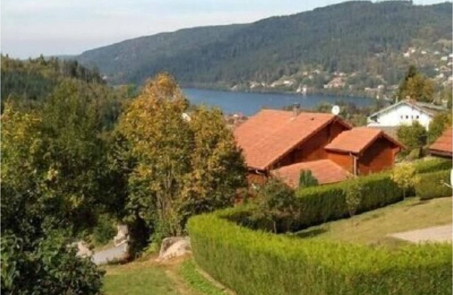 Apartment overlooking the very sunny lake in Gérardmer