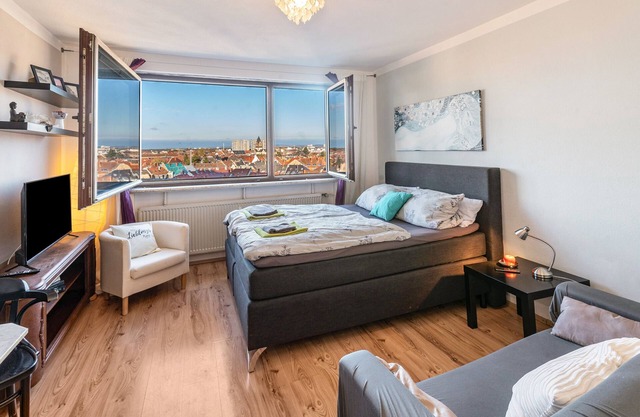 Apartment 'Panorama-Blick Über Karlsruhe' with Mountain View and Wi-Fi