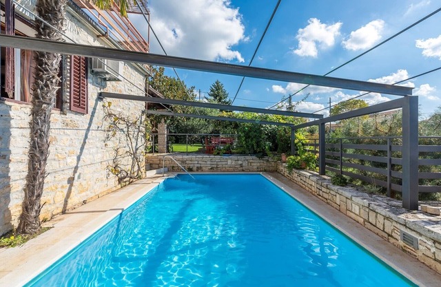 Apartment Peresiji AUB with Shared pool