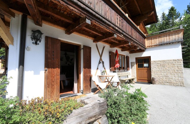 Apartment Platzhirsch directly on the ski slope
