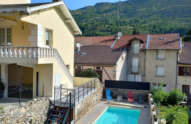 Apartment 'Pyrénées-Ariégeoises' with Mountain View, Shared Garden and Wi-Fi