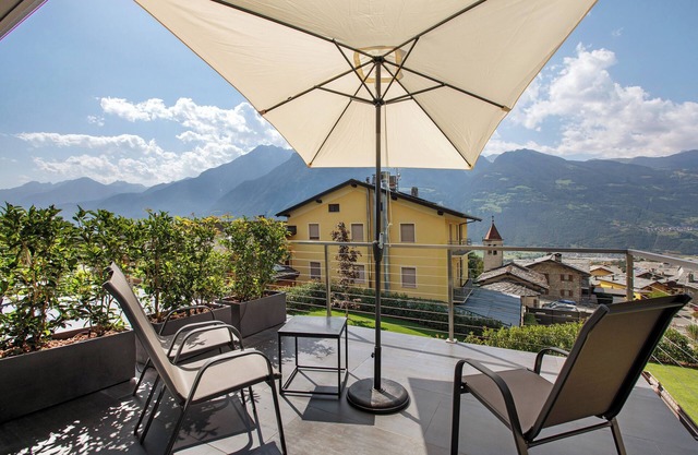 Apartment 'Robert' with Mountain View, Balcony and Wi-Fi