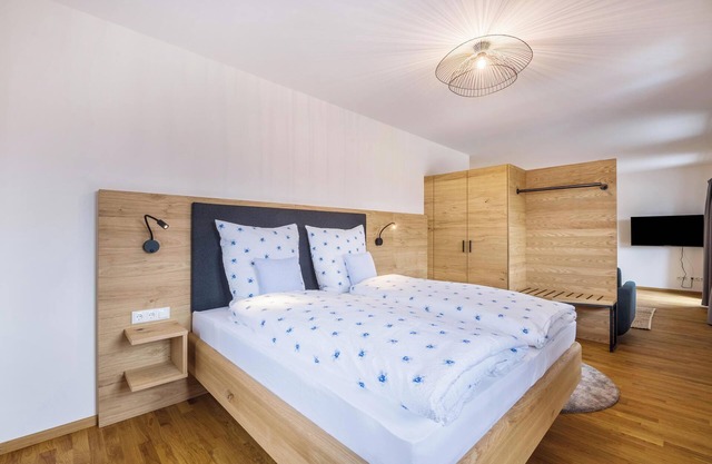 Apartment 'Rosa' at the Schloegelhof with Wi-Fi & Balcony
