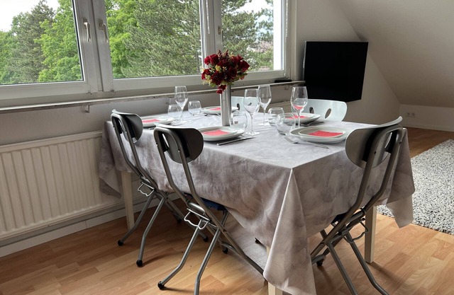 Apartment 'Ruhige Wohnung Nahe Zentrum U Messe' with Private Pool
