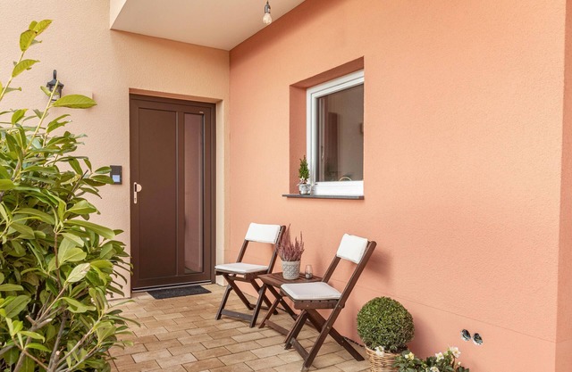 Apartment 'Schöne 2 Zimmer Flieden' with Wi-Fi