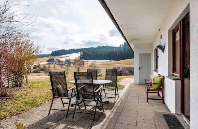Apartment 'Schmetterlingswiese' with Private Terrace, Shared Garden and Wi-Fi
