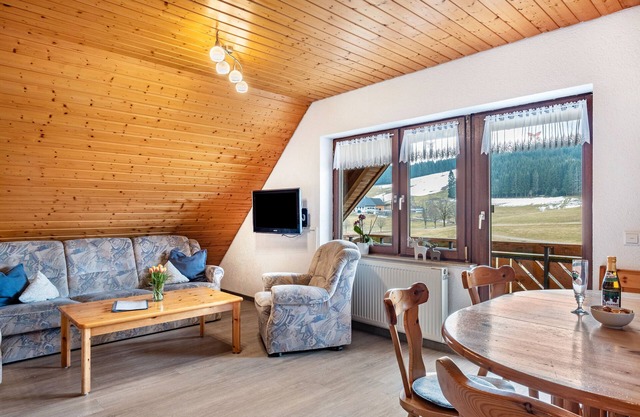 Apartment 'Schöne Aussicht, 60qm' with Shared Garden, Balcony and Wi-Fi