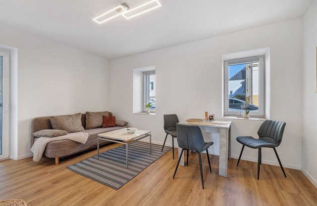 Apartment 'Schöne Garten' with Mountain View, Wi-Fi and Air Conditioning