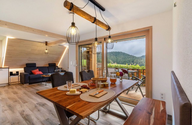 Apartment 'Schwarzwaldblick' with Mountain View, Shared Garden and Wi-Fi