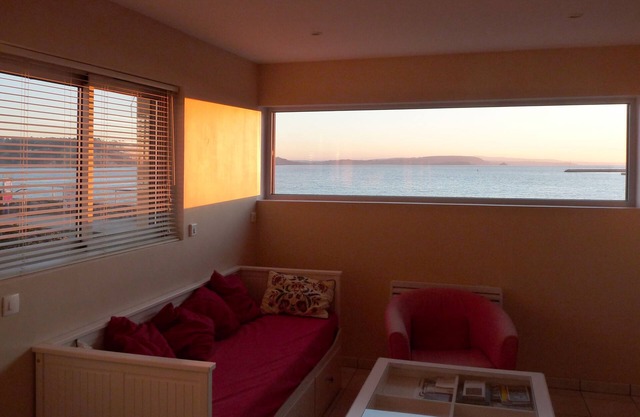 Apartment sea view facing Morgat beach 2/4 persons, with garage