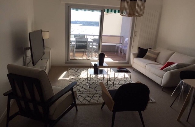 Apartment sea view near promenade clair de lune center