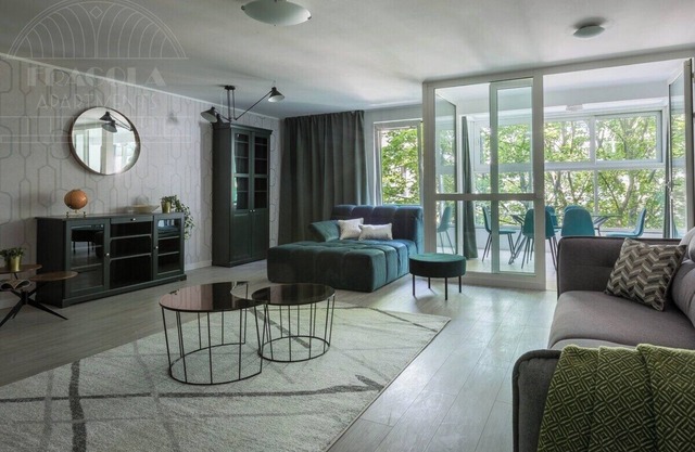 Apartment Serene - Three Bedroom Apartment, Sleeps 8