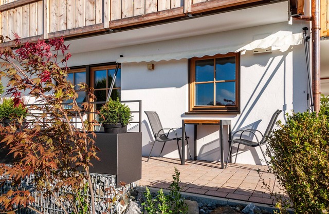 Apartment 'Sonnenblick' with Garden/Mountain View, Private Terrace and Shared Garden
