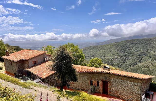 Apartment 'Suite 1' with Mountain View, Private Garden and Wi-Fi