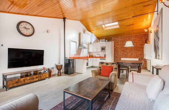 Apartment 'Tremp' with Mountain View, Wi-Fi and Air Conditioning