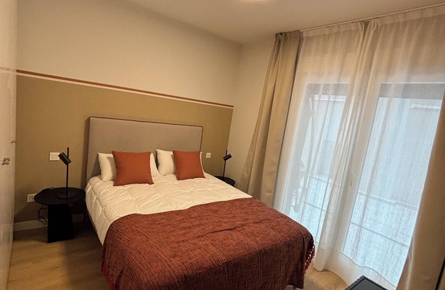 Apartment two minutes from the Cathedral! Ideal for families, with patio.