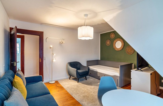 Apartment "Unterkunft Brötzingen" with Private Balcony & Wi-Fi