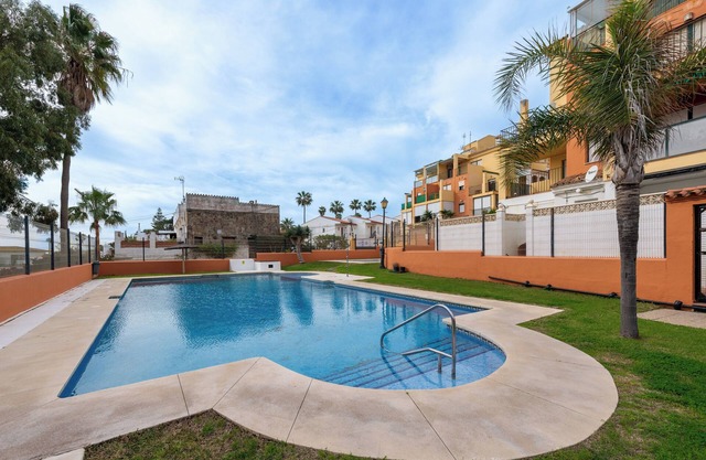 Apartment 'Urbanización Jardines Del Mar' with Sea View, Shared Pool and Air Conditioning