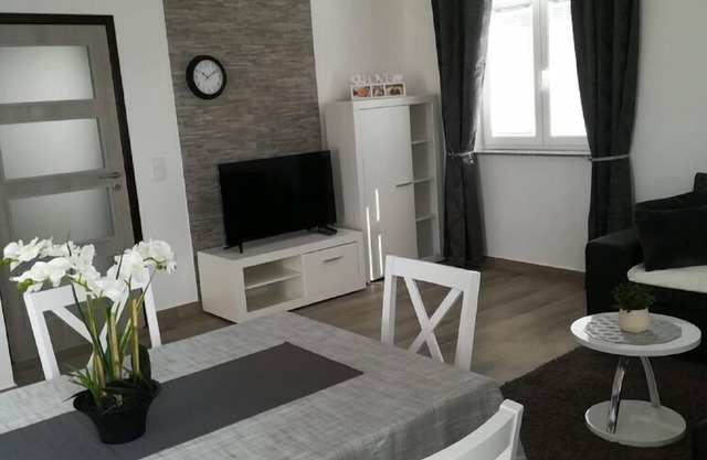 Apartment Villa Bijele Stijene - Two Bedroom Apartment with Terrace and Sea View