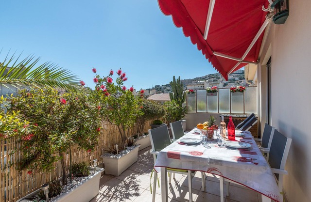 APARTMENT WITH 2 TERRACES, BRIGHT, CENTRAL, AIR CONDITIONING, ELEVATOR, WIFI