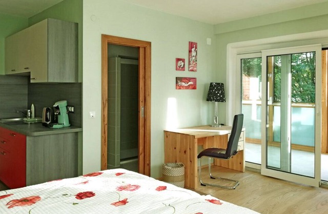 Apartment with kitchenette and conservatory