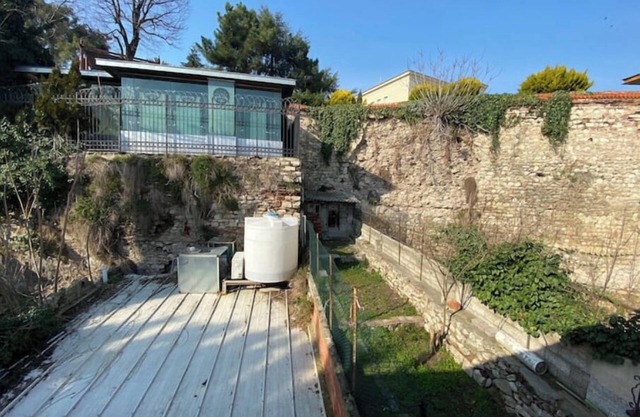 Apartment with Balcony and Kitchennn