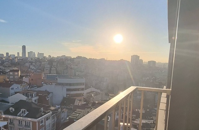 Apartment with City View 4