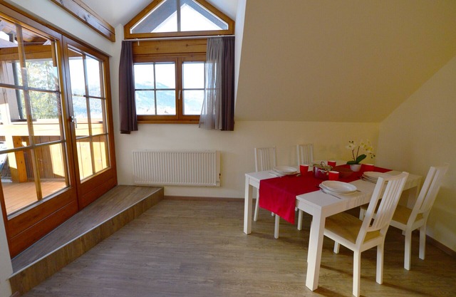 Apartment with garden, balcony & private beach 4d
