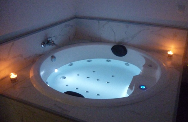 Apartment with Jacuzzi and Wifi