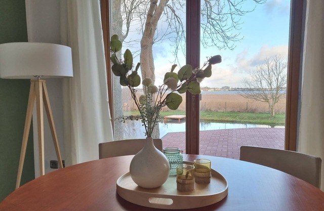 Apartment with lake view